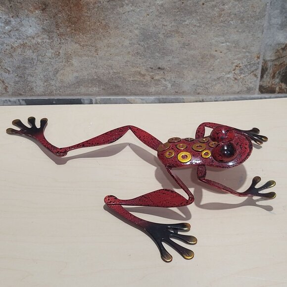 Red Black Metal Frog Sculpture Indoor Outdoor Garden Decor - Picture 8 of 11